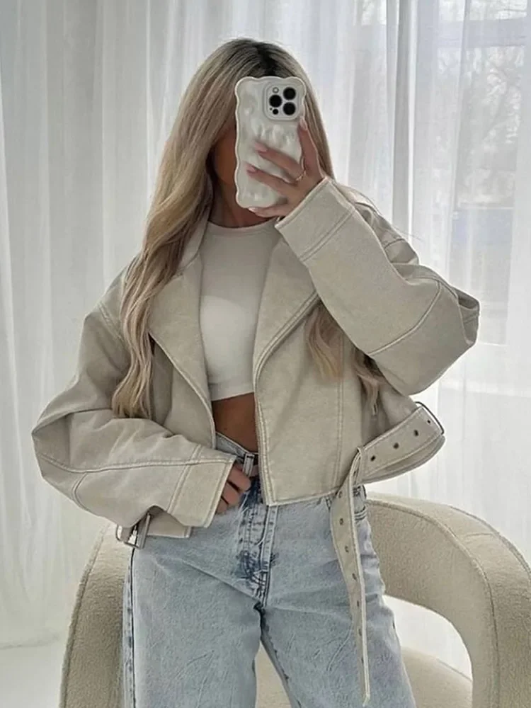 Trendy Pu Leather Jacket Women Retro Moto Design Casual Short Coat Long Sleeve Zipper Belt New Lapel Autumn Biker Outwear 2025
Trendy Pu Leather Jacket Women Retro Moto Design Casual Short Coat Long Sleeve Zipper Belt New Lapel Autumn Biker Outwear 2025