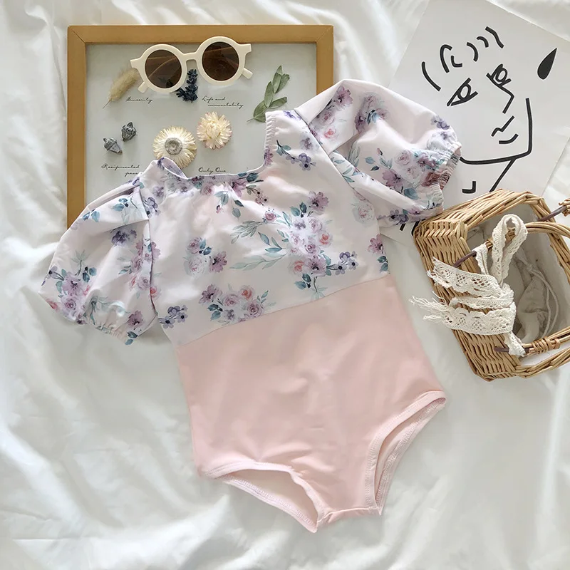 Flower Printed Shorts Headband Swimsuits Baby Girl Bikini Sets Short Sleeve Sling Crop Tops Cute Bathing Suit Outfit with Hat
Flower Printed Shorts Headband Swimsuits Baby Girl Bikini Sets Short Sleeve Sling Crop Tops Cute Bathing Suit Outfit with Hat