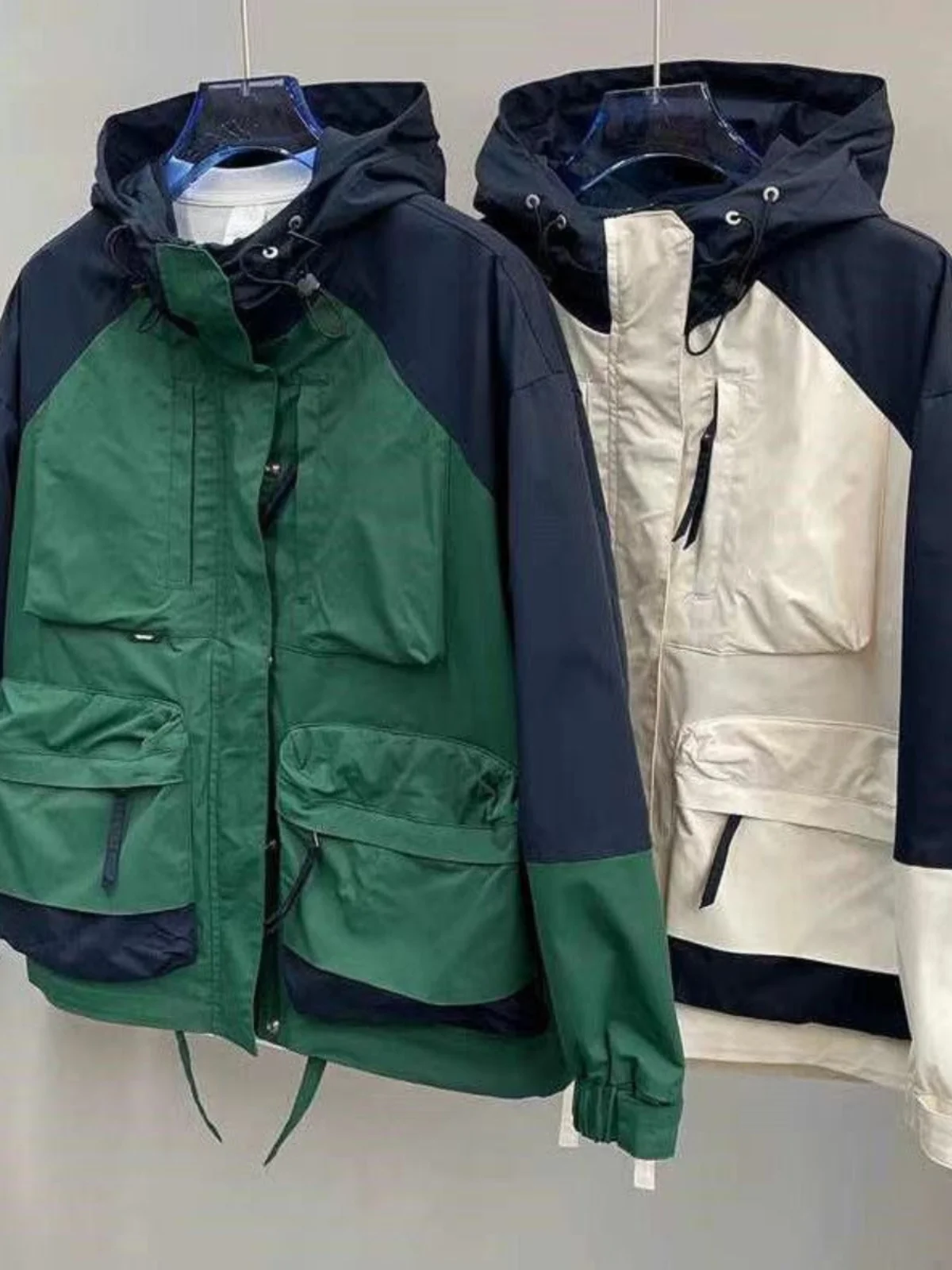 Winter 2024 Men's Hooded Jaet Large ket Color Blo Warm Simple Faionable Korean Sle Stand Fit Regular Length
Winter 2024 Men's Hooded Jaet Large ket Color Blo Warm Simple Faionable Korean Sle Stand Fit Regular Length