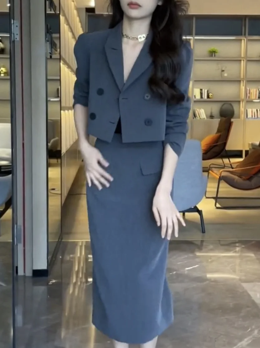 Fashionable Autumnal Two-Piece Set with Double-Breasted Top And High-Waisted Slimming Skirt for Women in Their 20s And 30s
Fashionable Autumnal Two-Piece Set with Double-Breasted Top And High-Waisted Slimming Skirt for Women in Their 20s And 30s