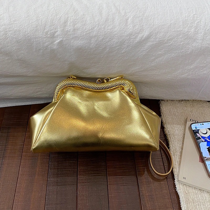 Новая винтажная сумка-клатч из мягкой искусственной кожи 2026 года с металлической рамкой, элегантная сумка через плечо, модная вечерняя сумочка для женщин
Новая винтажная сумка-клатч из мягкой искусственной кожи 2026 года с металлической рамкой, элегантная сумка через плечо, модная вечерняя сумочка для женщин