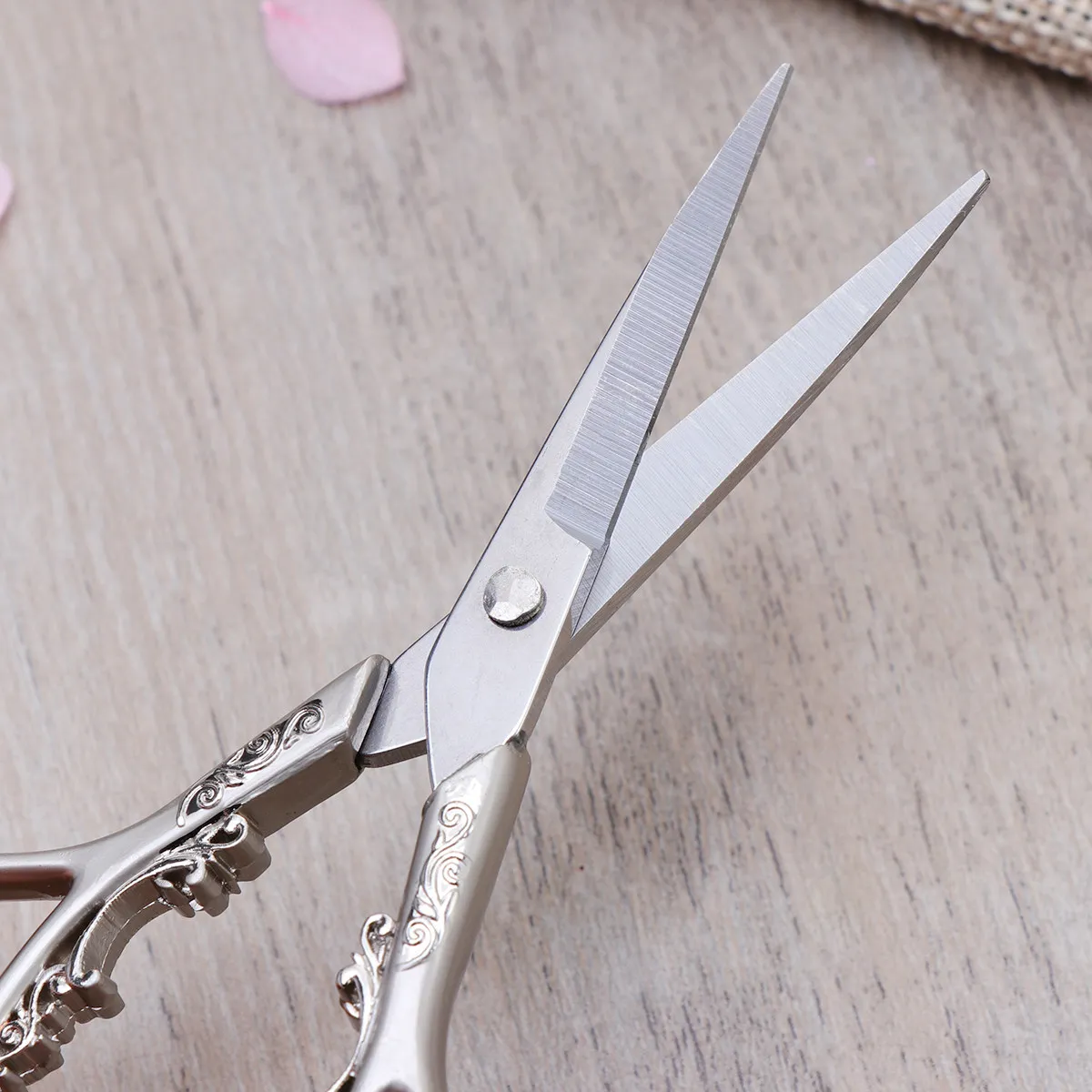 Handcraft Scissors Stainless Steel Small Vintage Embroidery Scissor Sharp Pointed Blades Comfortable Handles Sewing Needlework
Handcraft Scissors Stainless Steel Small Vintage Embroidery Scissor Sharp Pointed Blades Comfortable Handles Sewing Needlework