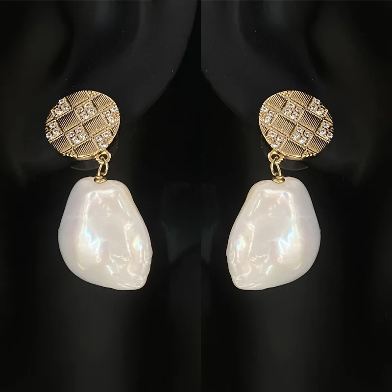 Natural Baroque Pearl Women's Small Fragrant French Stud Light Luxury Niche Premium Retro Earrings
Natural Baroque Pearl Women's Small Fragrant French Stud Light Luxury Niche Premium Retro Earrings