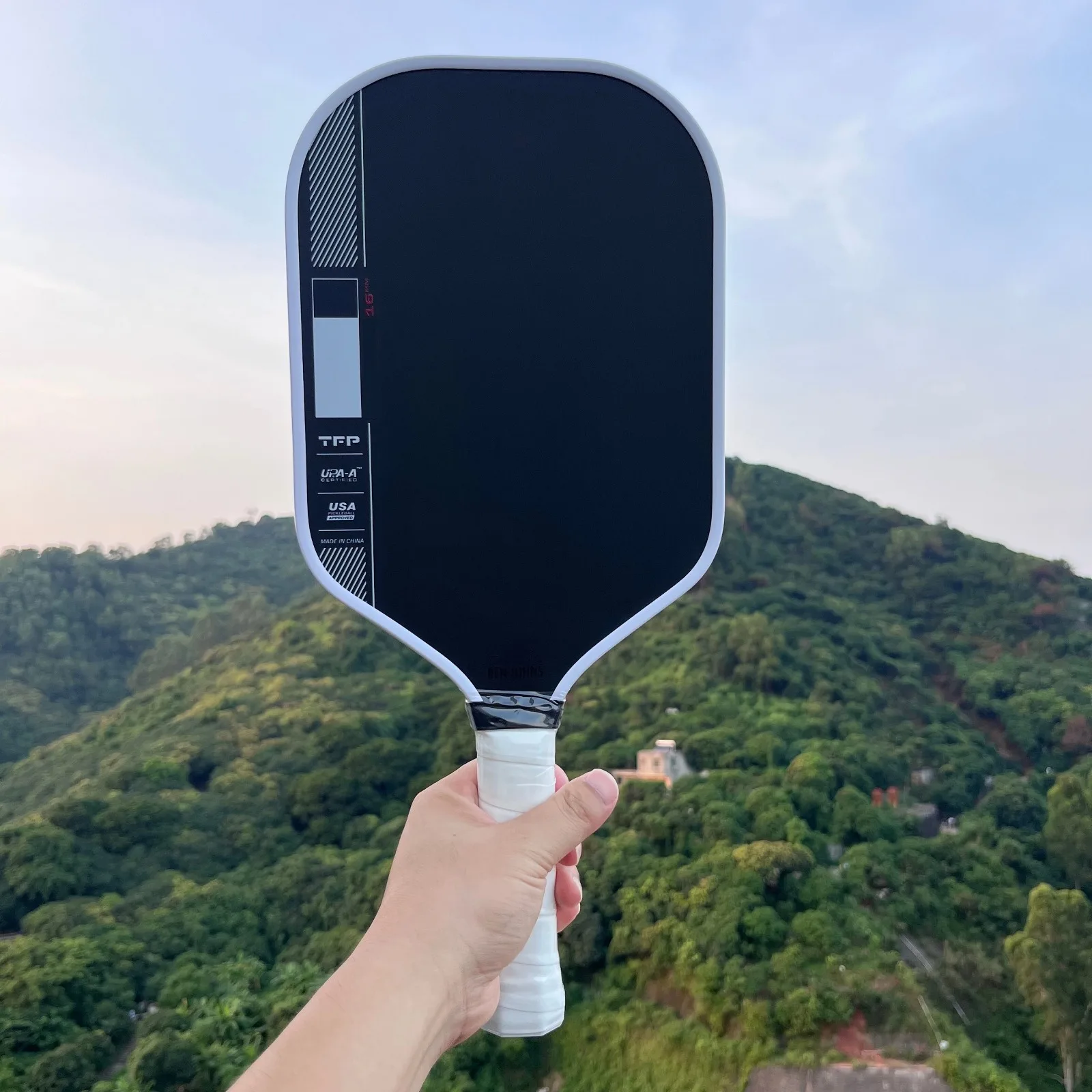 Perseus Pickleball racket T700 carbon fiber shock-absorbing handle precise ball control durable professional pickleball racket
Perseus Pickleball racket T700 carbon fiber shock-absorbing handle precise ball control durable professional pickleball racket