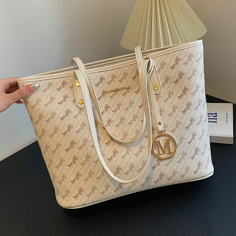 Fashionable Large Capacity Women's Tote Bag Versatile Casual Style Soft Handle Polyester Double Strap Zipper Closure
Fashionable Large Capacity Women's Tote Bag Versatile Casual Style Soft Handle Polyester Double Strap Zipper Closure