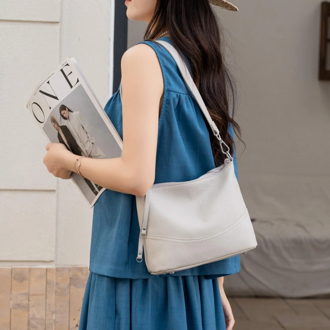 2025 Women's Natural Cowhide Leather Crossbody Bag - Soft Convertible Shoulder Purse for Effortless Commuting Minimalist Tote
2025 Women's Natural Cowhide Leather Crossbody Bag - Soft Convertible Shoulder Purse for Effortless Commuting Minimalist Tote
