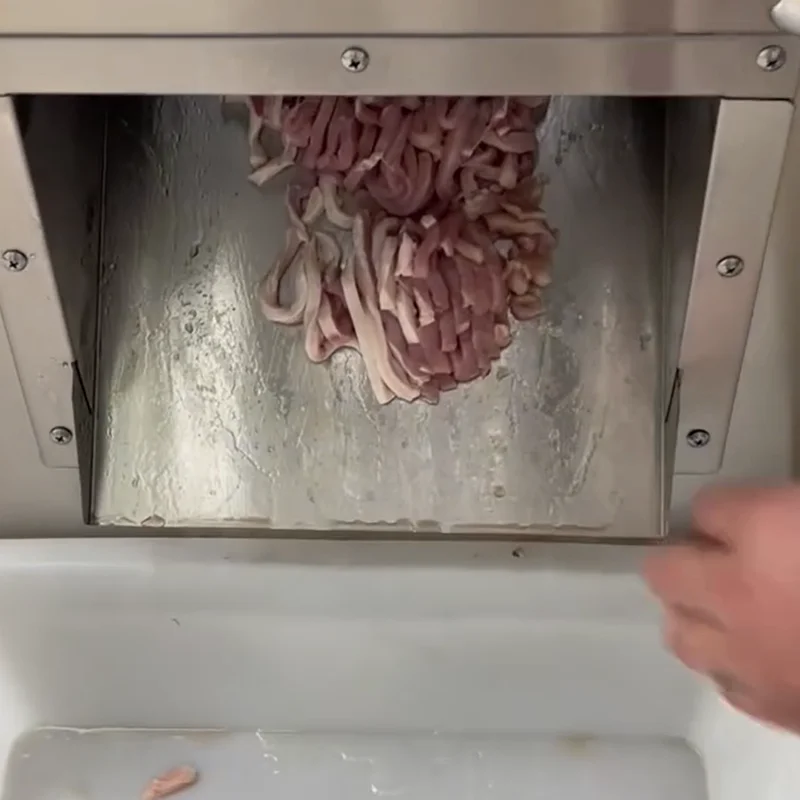 Commercial 600kg/h Electric Fresh Meat Cutting Machine Cutter Meat Slicer Fresh Meat Shredding Slicing Machine
Commercial 600kg/h Electric Fresh Meat Cutting Machine Cutter Meat Slicer Fresh Meat Shredding Slicing Machine