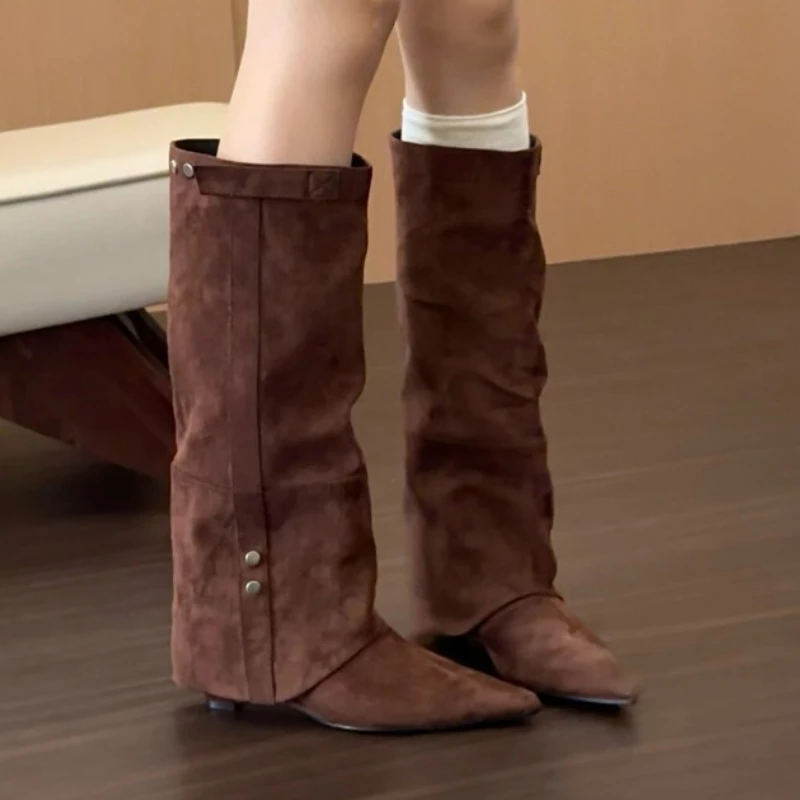 Элегантные женские высокие сапоги, замшевые туфли на каблуке с острым носком, пикантные вечерние модные сапоги-гладиаторы до колена, платье, женские Botas Mujer 
Элегантные женские высокие сапоги, замшевые туфли на каблуке с острым носком, пикантные вечерние модные сапоги-гладиаторы до колена, платье, женские Botas Mujer