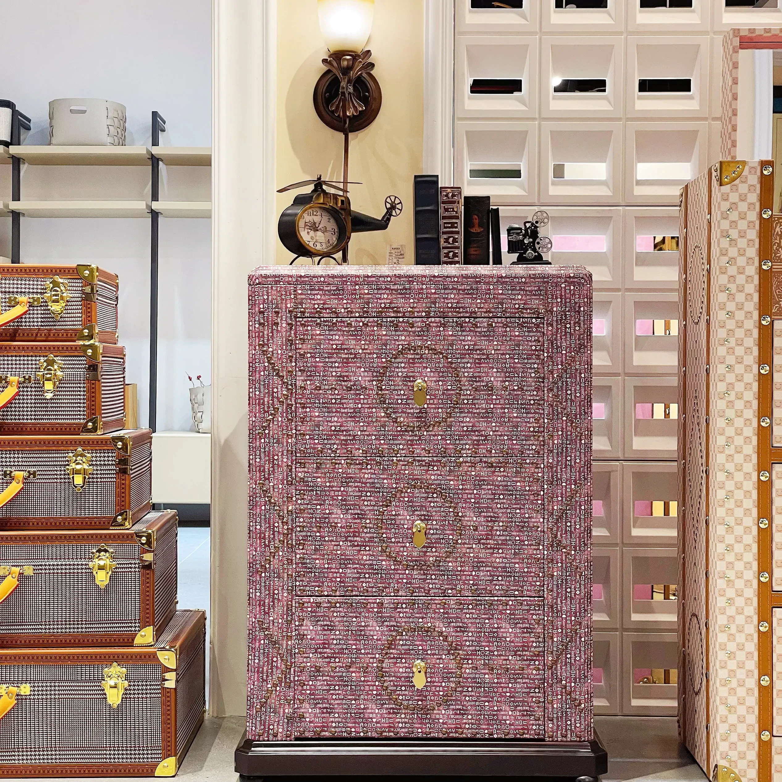 Light luxury fashion solid wood leather case pink dining side cabinet bedroom living room decorative cabinet
Light luxury fashion solid wood leather case pink dining side cabinet bedroom living room decorative cabinet