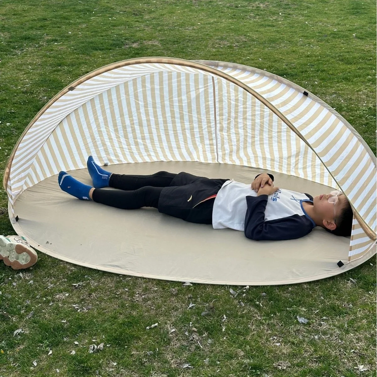 Simple Tent Beach Tent Outdoors Hurry Up Sunshade Canopy Convenience Small Size Children Small-sized Garden Resting Area
Simple Tent Beach Tent Outdoors Hurry Up Sunshade Canopy Convenience Small Size Children Small-sized Garden Resting Area
