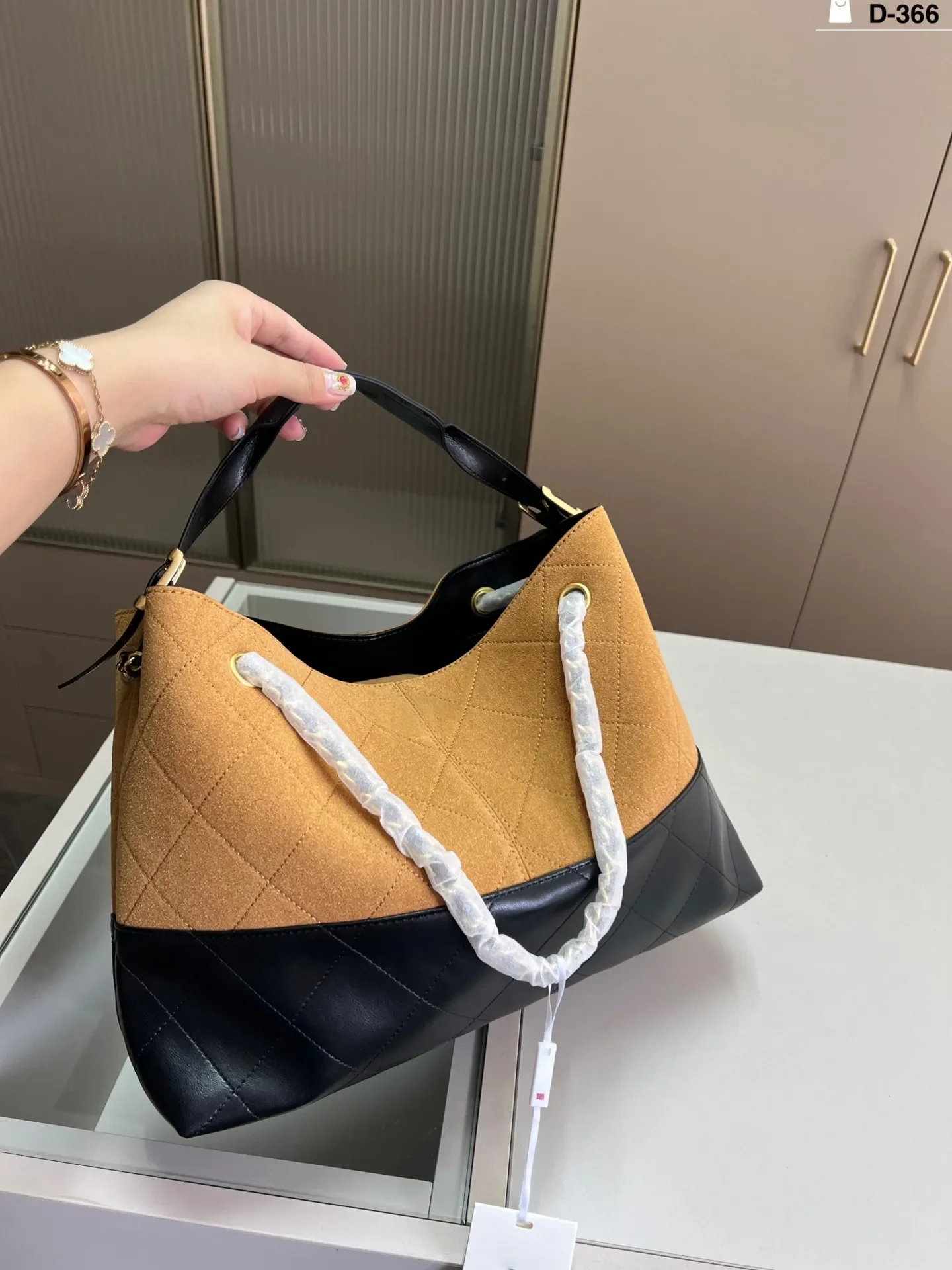 designer bag bags luxury bag One-shoulder tote bag
designer bag bags luxury bag One-shoulder tote bag