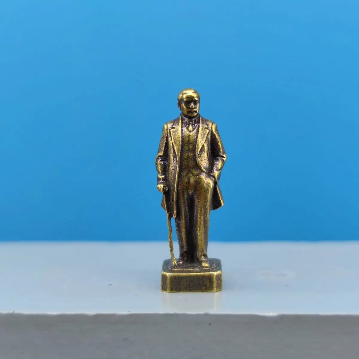 Antique copper carving mini the great man Sun zhongshan figure statue home desktop decoration retro handicrafts
Antique copper carving mini the great man Sun zhongshan figure statue home desktop decoration retro handicrafts