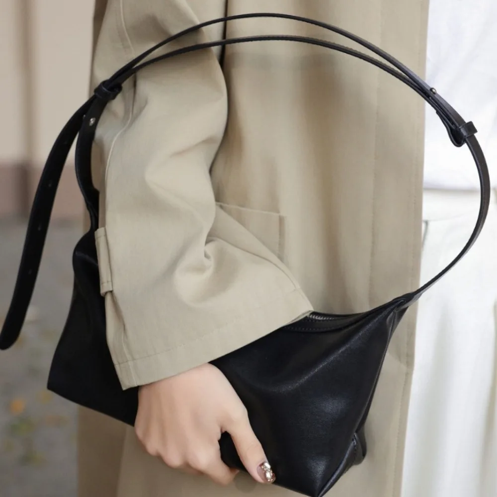 Design Sense Niche Single Shoulder Oblique Span Commuter Women's Bag Light Luxury Summer Texture Unique Fashion Simple
Design Sense Niche Single Shoulder Oblique Span Commuter Women's Bag Light Luxury Summer Texture Unique Fashion Simple
