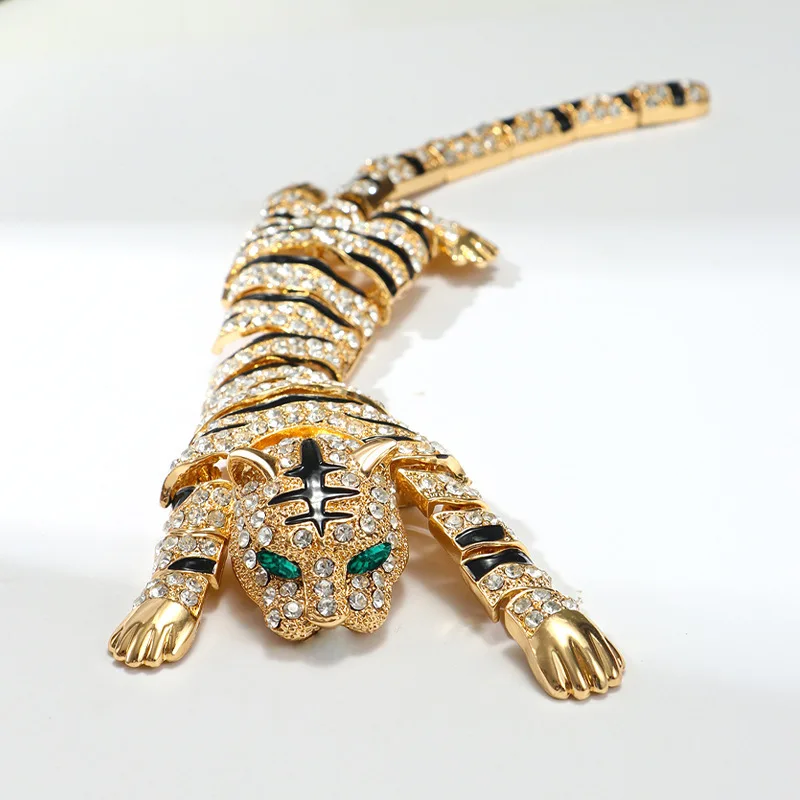European and American fashion animal tiger brooch large luxury alloy diamond high-end large tiger brooch pin
European and American fashion animal tiger brooch large luxury alloy diamond high-end large tiger brooch pin