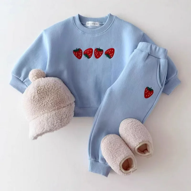 2025Children's Spring and Autumn New Cotton Set Boys and Girls Baby Strawberry Embroidered Sweatshirt Versatile Two-Piece Set
2025Children's Spring and Autumn New Cotton Set Boys and Girls Baby Strawberry Embroidered Sweatshirt Versatile Two-Piece Set