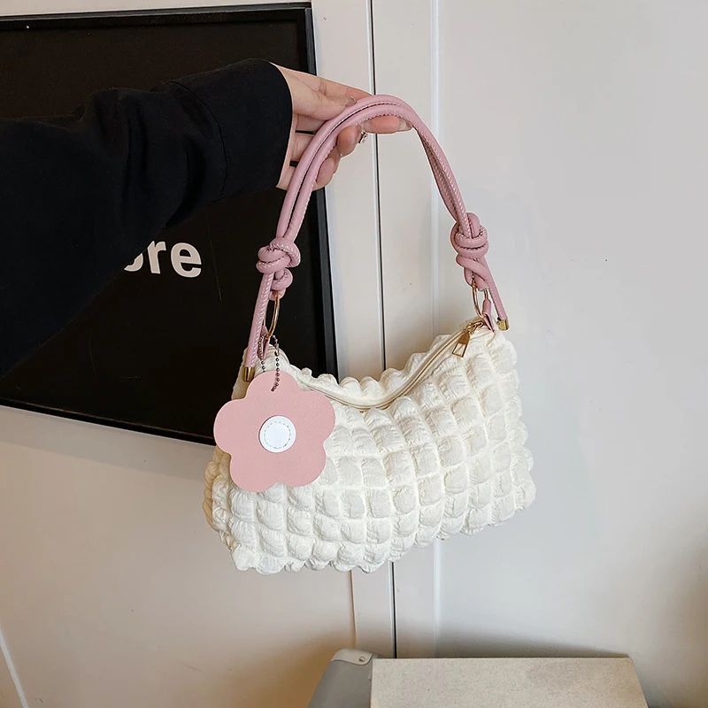 1pc Crinkle Bubble Shoulder Bag for Women Solid Color Faux Leather Handbag Purse with Detachable Flower Charm Casual Crossbody
1pc Crinkle Bubble Shoulder Bag for Women Solid Color Faux Leather Handbag Purse with Detachable Flower Charm Casual Crossbody