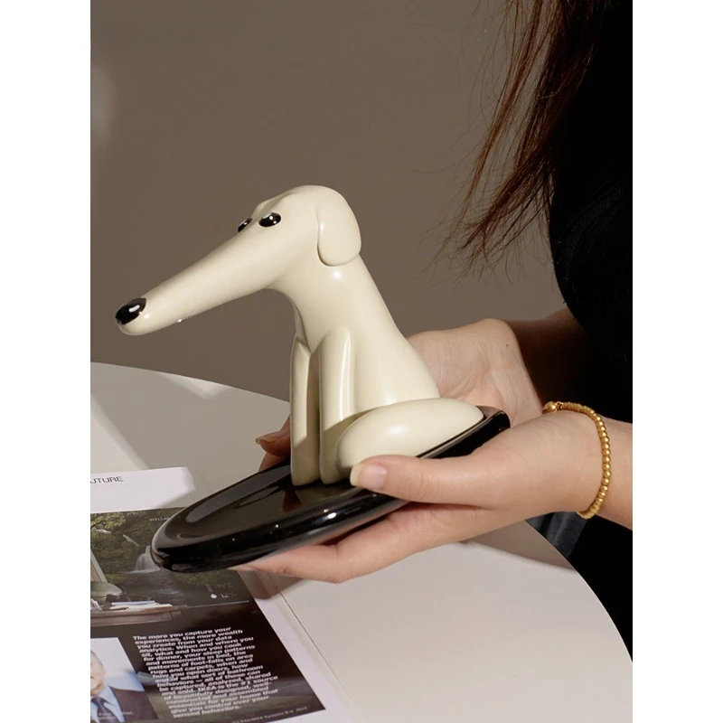 Long-nosed dog key housekeeper magnetic suction creative gift cute storage porch desktop tray ornament
Long-nosed dog key housekeeper magnetic suction creative gift cute storage porch desktop tray ornament