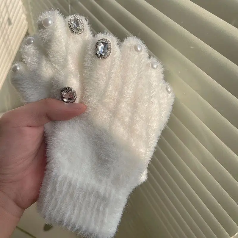 Sparkling Diamond Winter Gloves for Trendy Girls Y2K Style White Plush Rabbit Fur Thickened Thermal Lining for Cold Protection
Sparkling Diamond Winter Gloves for Trendy Girls Y2K Style White Plush Rabbit Fur Thickened Thermal Lining for Cold Protection