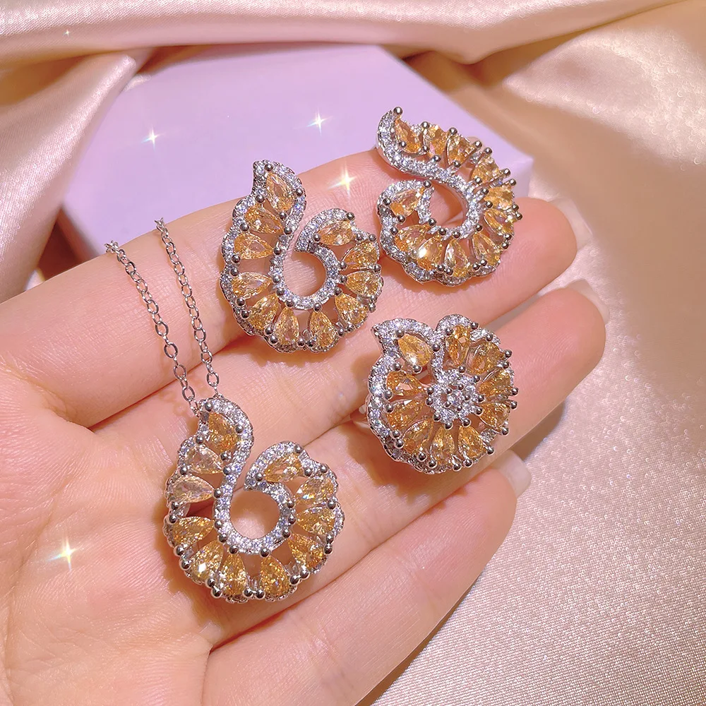 NEW CreativeThree-Piece Set Flower Topaz Pendant Necklace Stud Ring For Womne Yellow Full Of Diamond Valentine Day Gift Jewelry
NEW CreativeThree-Piece Set Flower Topaz Pendant Necklace Stud Ring For Womne Yellow Full Of Diamond Valentine Day Gift Jewelry