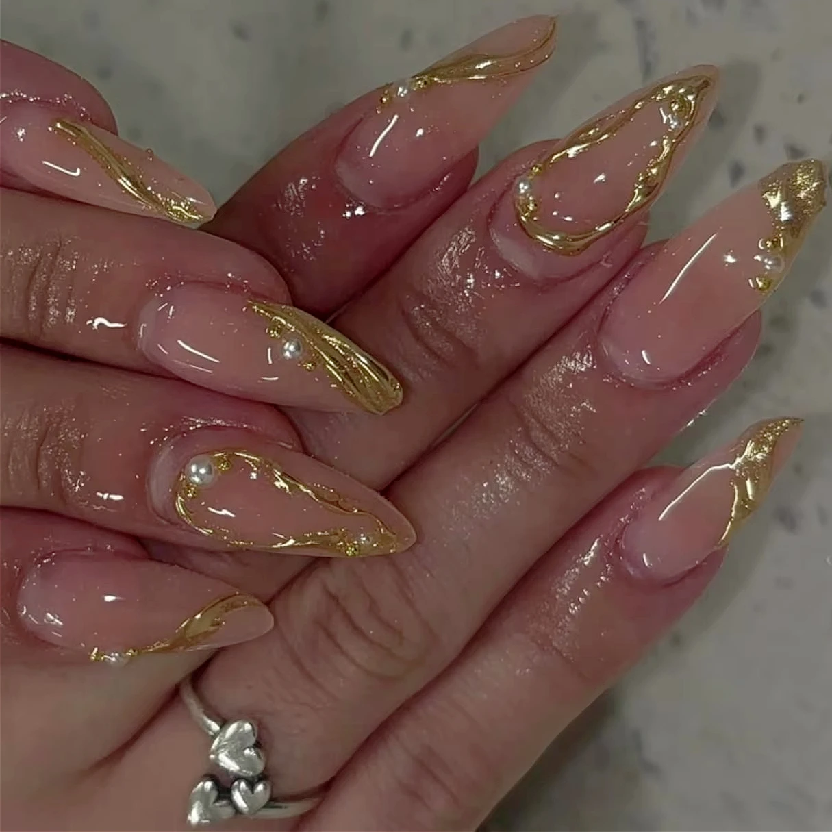 Matte Gold Glitter Powder Punk Long Pointed Fake Nails Charms Sequin Ripple Almond False Nails Art Press on Nails Manicure Tool
Matte Gold Glitter Powder Punk Long Pointed Fake Nails Charms Sequin Ripple Almond False Nails Art Press on Nails Manicure Tool