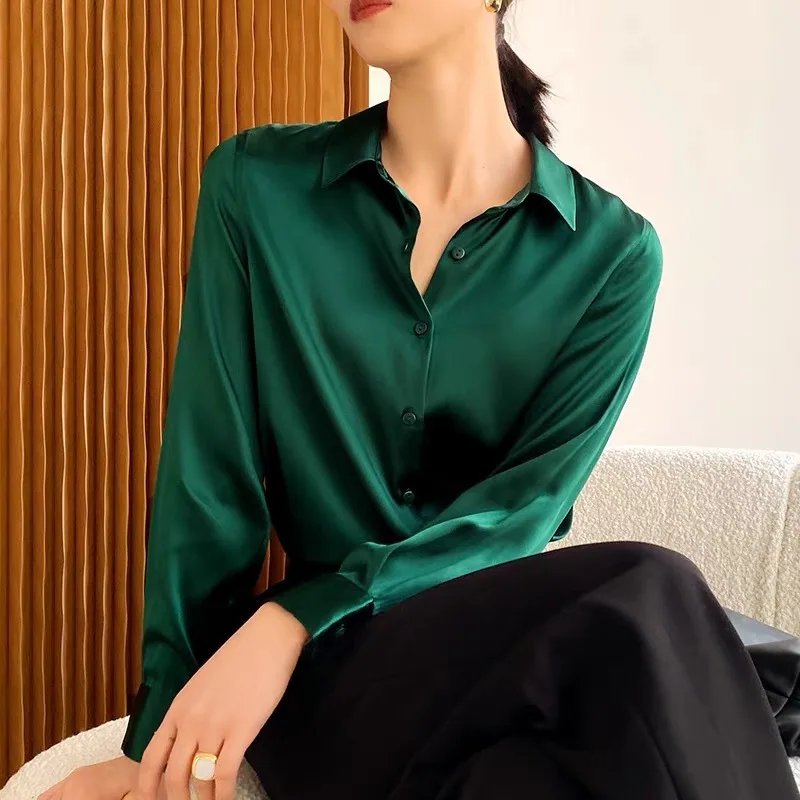 Japanese Satin Anti-wrinkle Droop Texture High-end Shirt for Women Long Sleeves Can Be Fashionable and Professional.
Japanese Satin Anti-wrinkle Droop Texture High-end Shirt for Women Long Sleeves Can Be Fashionable and Professional.