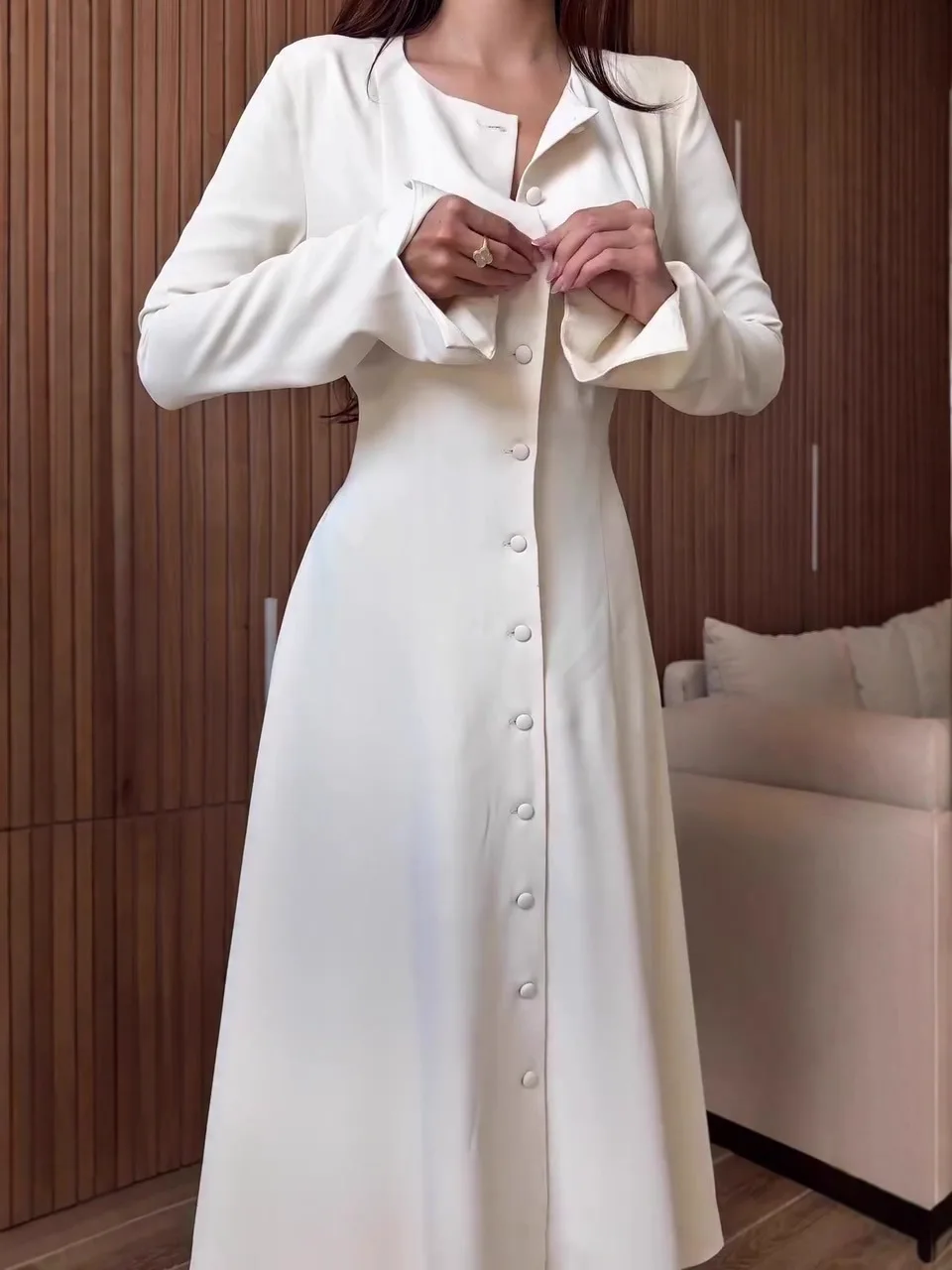 Новое женское осеннее простое и элегантное платье макси с длинными рукавами
Новое женское осеннее простое и элегантное платье макси с длинными рукавами