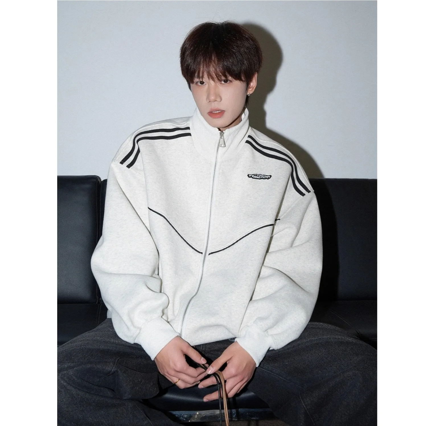 Autumn Faion Men's Zipper Collar Cardigan Sweatirt Striped Patchwork Casual Sport Jaet American Sle Outerwear
Autumn Faion Men's Zipper Collar Cardigan Sweatirt Striped Patchwork Casual Sport Jaet American Sle Outerwear