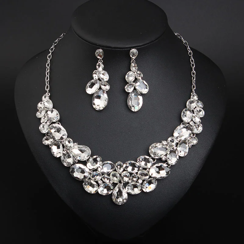 Luxury-Style Glittering Crystal Gemstone Collar Necklace and Earrings Set for Formal Evening Dresses and Women's Accessories
Luxury-Style Glittering Crystal Gemstone Collar Necklace and Earrings Set for Formal Evening Dresses and Women's Accessories