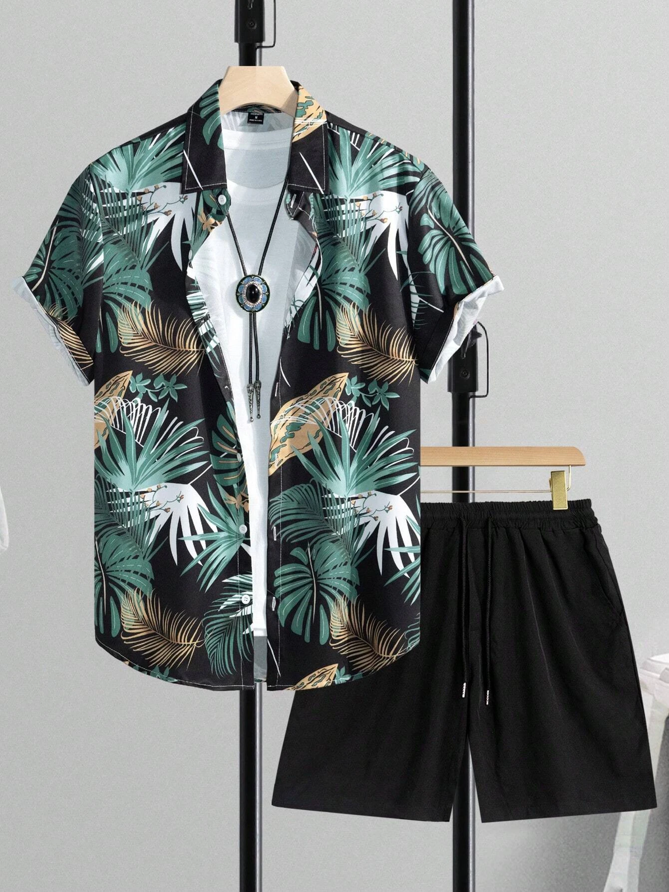 Graffiti Print Hawaiian Men's Shirt and Shorts Two-Piece Set Casual Vacation Men's Shirt Set Short Sleeve Button Shirt
Graffiti Print Hawaiian Men's Shirt and Shorts Two-Piece Set Casual Vacation Men's Shirt Set Short Sleeve Button Shirt