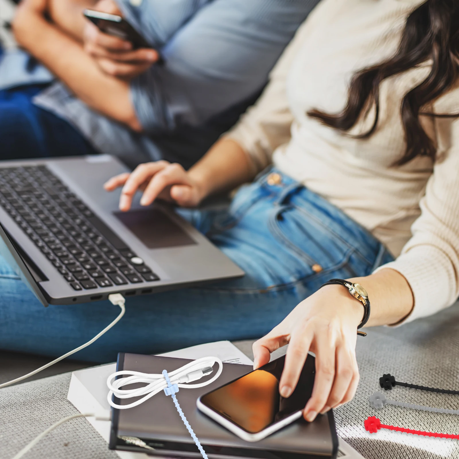 24Pcs Data Cable Ties Silicone Wire Organizer Soft Elastic Ties Cord Holder Strap for Bundling Organizing
24Pcs Data Cable Ties Silicone Wire Organizer Soft Elastic Ties Cord Holder Strap for Bundling Organizing