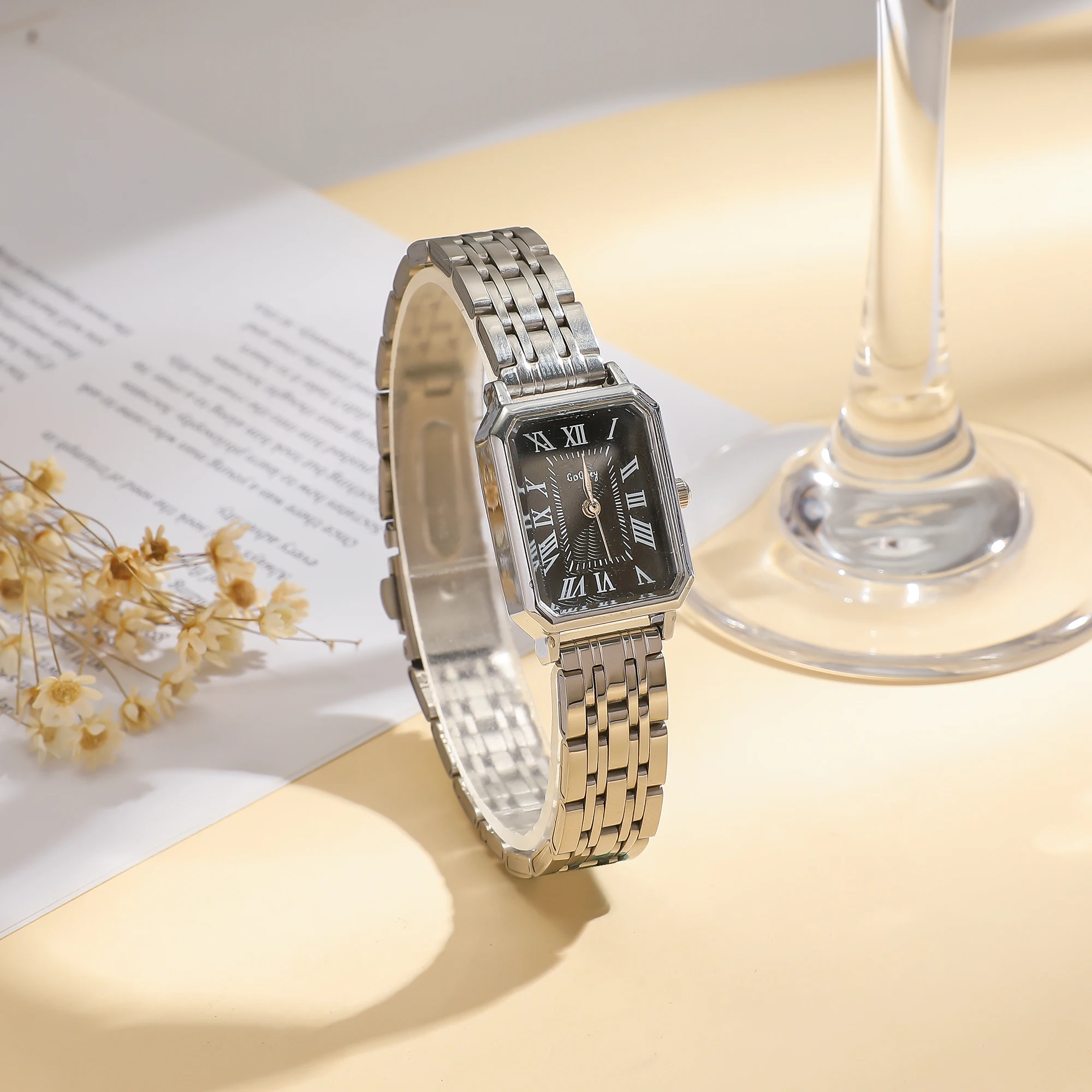 Элегантные женские часы с серебряным квадратным корпусом, черным циферблатом с римскими цифрами, браслетом из нержавеющей стали, винтажные кварцевые наручные часы, подарок на каждый день
Элегантные женские часы с серебряным квадратным корпусом, черным циферблатом с римскими цифрами, браслетом из нержавеющей стали, винтажные кварцевые наручные часы, подарок на каждый день