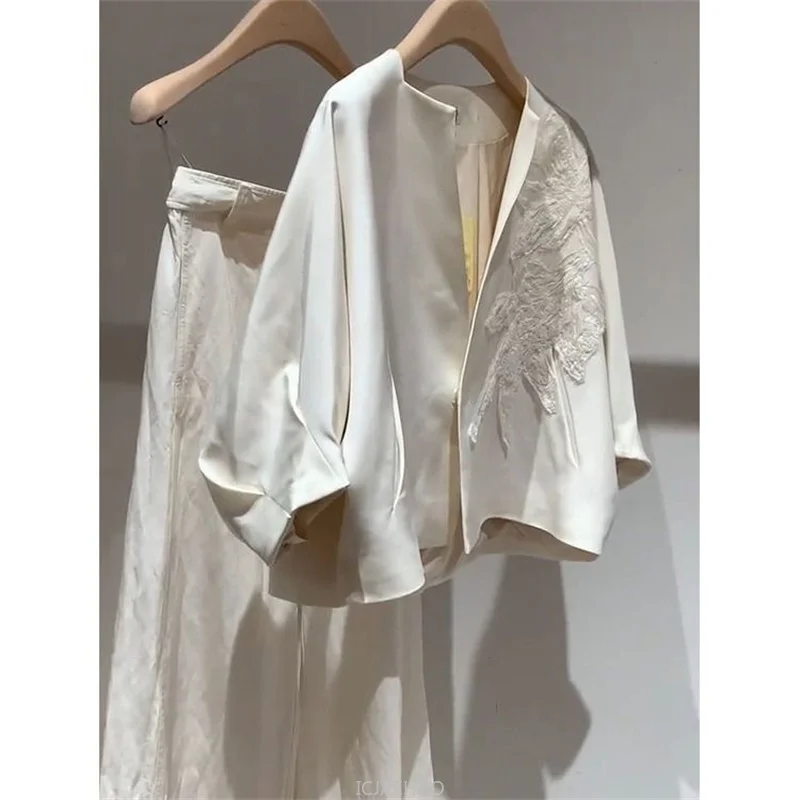 Chinese Vintage Embroidery Women Outfits Satin Bat Sleeve Short Jacket + High Waist Wide Leg Pants Two Piece Set New Autumn
Chinese Vintage Embroidery Women Outfits Satin Bat Sleeve Short Jacket + High Waist Wide Leg Pants Two Piece Set New Autumn