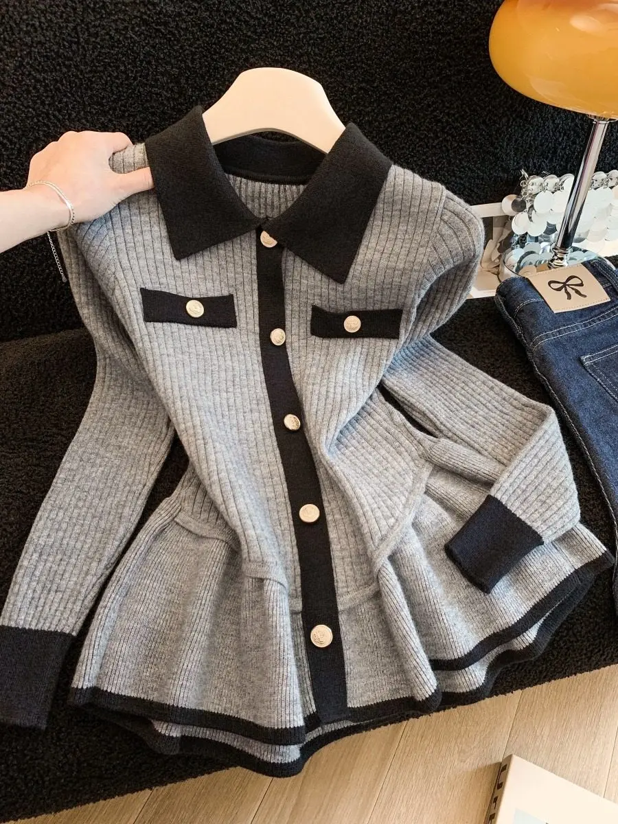 Женский свитер с цветными блоками и оборками, модный, элегантный, с отложным воротником, длинными рукавами, вязаный, весенний, новый, шикарный, приталенный топ
Женский свитер с цветными блоками и оборками, модный, элегантный, с отложным воротником, длинными рукавами, вязаный, весенний, новый, шикарный, приталенный топ