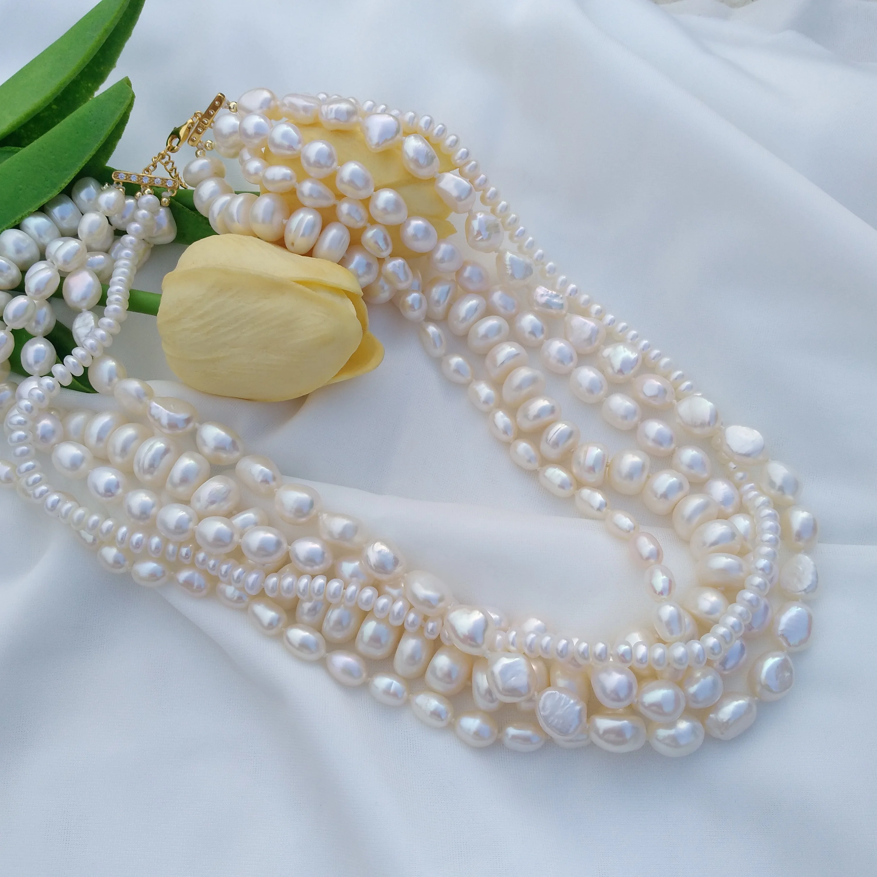 Precious Multi-Share White AAA+ South Sea Natural Pearl Necklace Suitable For Any Occasion
Precious Multi-Share White AAA+ South Sea Natural Pearl Necklace Suitable For Any Occasion