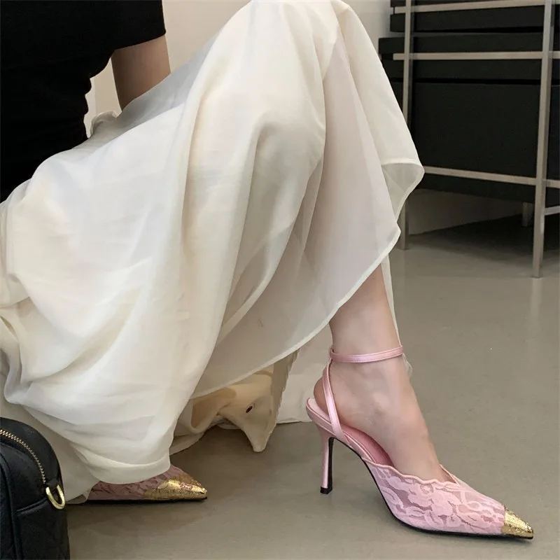 Sexy pointed thin single shoes with mesh and a strap design for high heels, exuding a fashionable commuting style for women
Sexy pointed thin single shoes with mesh and a strap design for high heels, exuding a fashionable commuting style for women