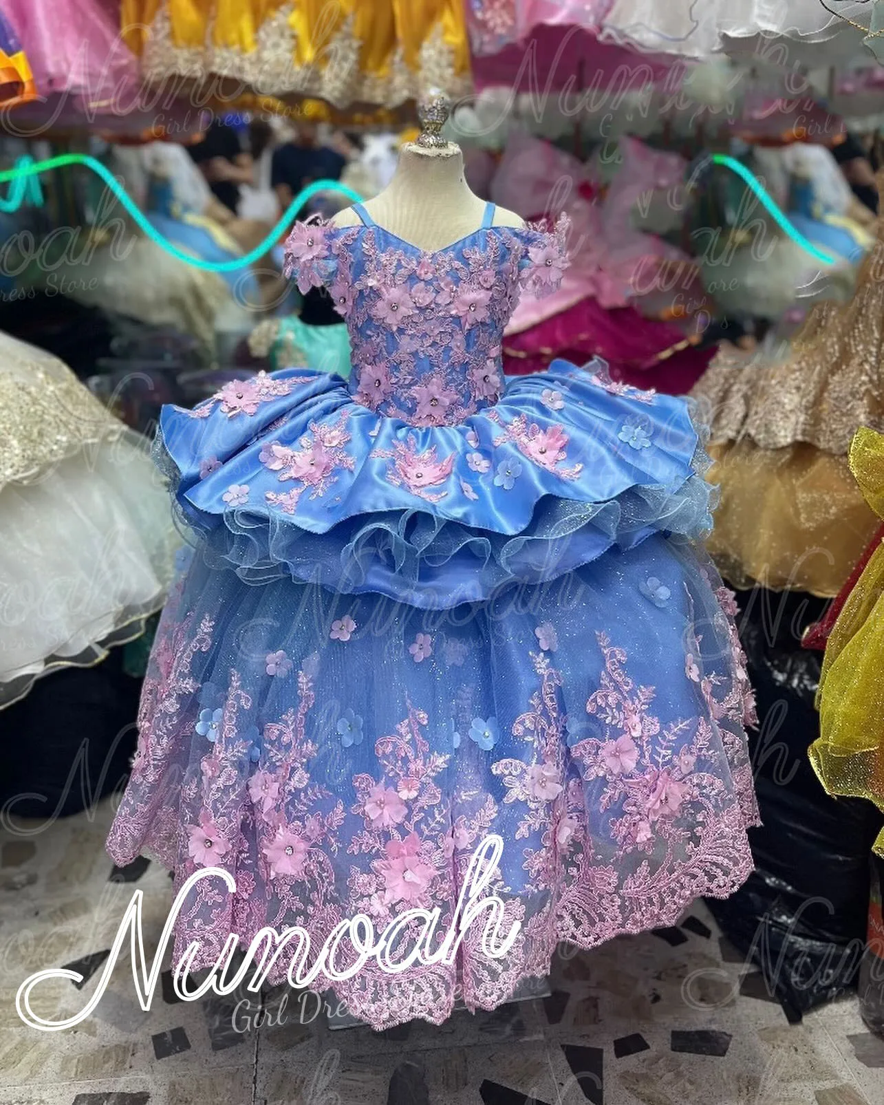 Luxury Blue Flower Girl Dress For Wedding Lace Applique Girl Birthday Party Off the Shoulders First Communion Gown Customized
Luxury Blue Flower Girl Dress For Wedding Lace Applique Girl Birthday Party Off the Shoulders First Communion Gown Customized