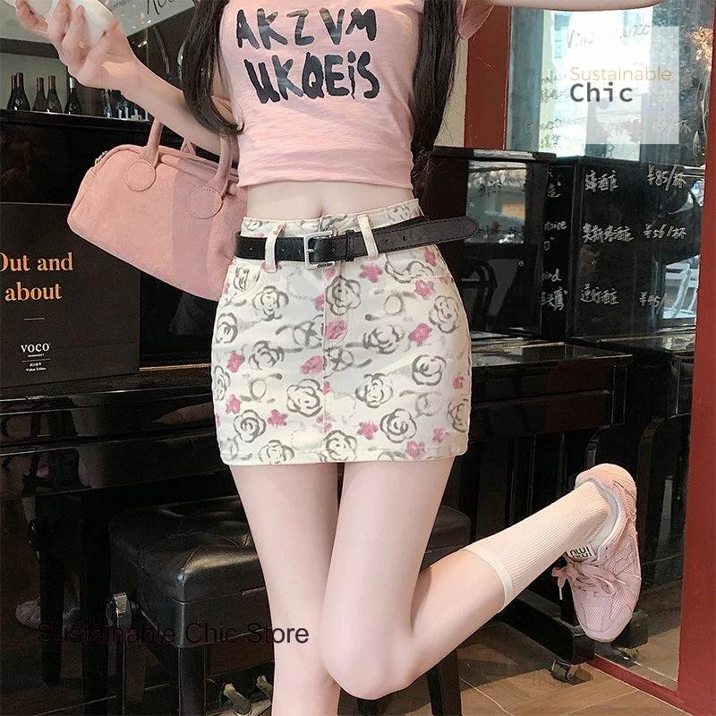Korean small fragrant wind graffiti print denim skirt female summer fashion new sweet spice girl high waist slim A-bag hip skirt
Korean small fragrant wind graffiti print denim skirt female summer fashion new sweet spice girl high waist slim A-bag hip skirt
