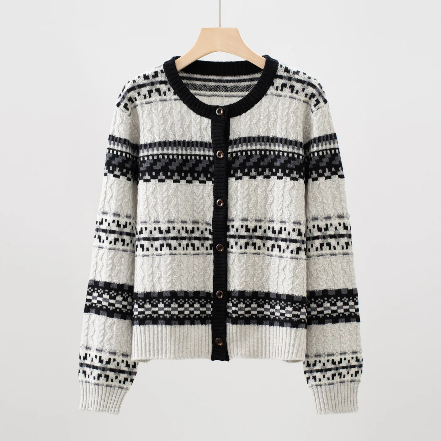 Осень-зима 2022, новый кашемировый шерстяной вязаный кардиган с круглым вырезом и пуговицами, универсальная куртка в стиле ретро для женщин
Осень-зима 2022, новый кашемировый шерстяной вязаный кардиган с круглым вырезом и пуговицами, универсальная куртка в стиле ретро для женщин