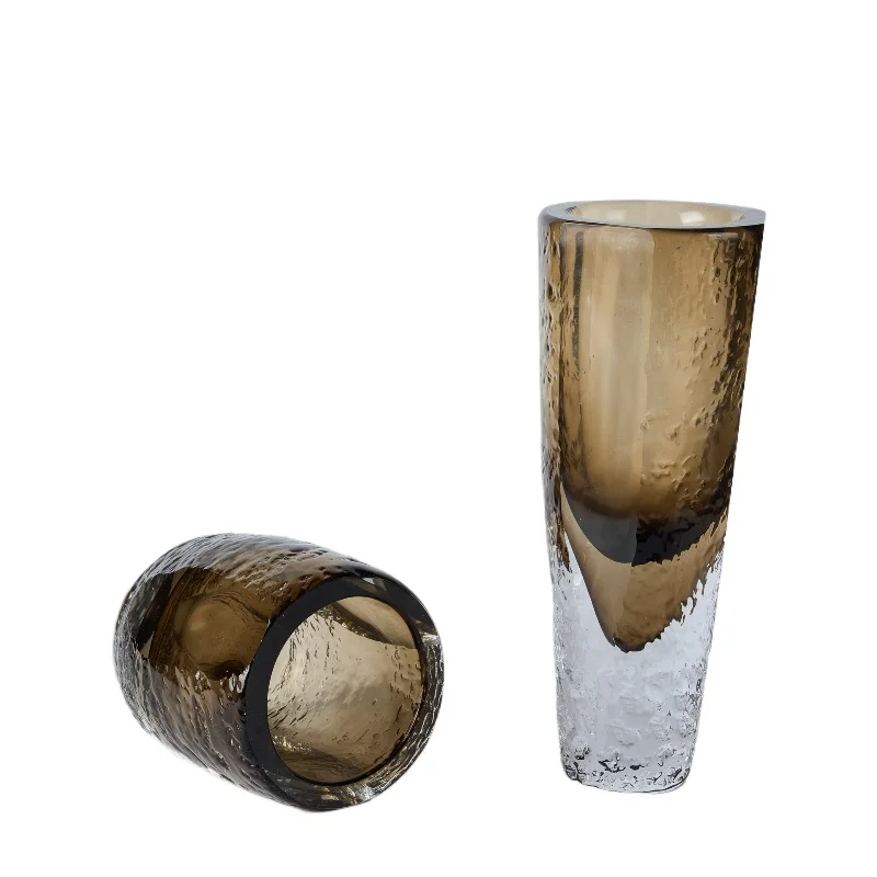 Modern simple light luxury amber cut glass vase, model house sales department living room coffee table
Modern simple light luxury amber cut glass vase, model house sales department living room coffee table
