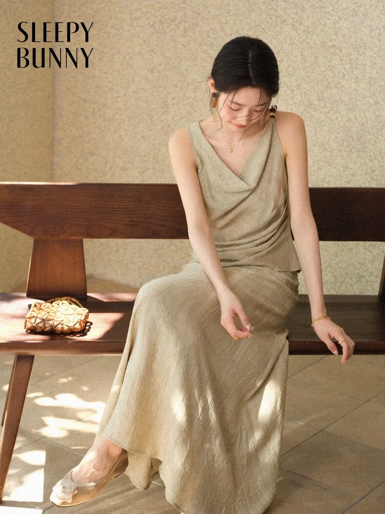 Women Cowl Neck Camisole Top A Line Maxi Skirt Set Slim High Waist Two Piece Outfit Elegant Flowing Summer Vacation Casual Lady
Women Cowl Neck Camisole Top A Line Maxi Skirt Set Slim High Waist Two Piece Outfit Elegant Flowing Summer Vacation Casual Lady
