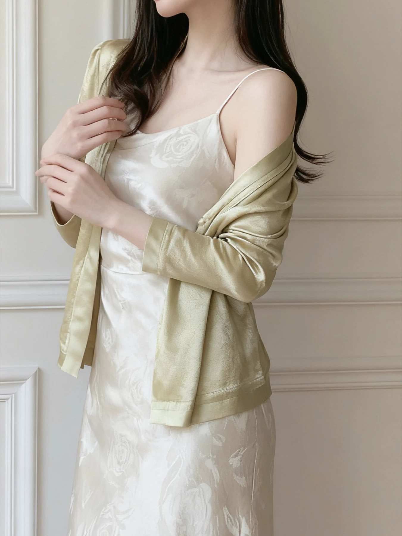 Модный ацетатный кардиган на пуговицах, дышащий, приятный к телу, весна-лето, новинка, женский, свободный крой, V-образный вырез, открытый.
Модный ацетатный кардиган на пуговицах, дышащий, приятный к телу, весна-лето, новинка, женский, свободный крой, V-образный вырез, открытый.