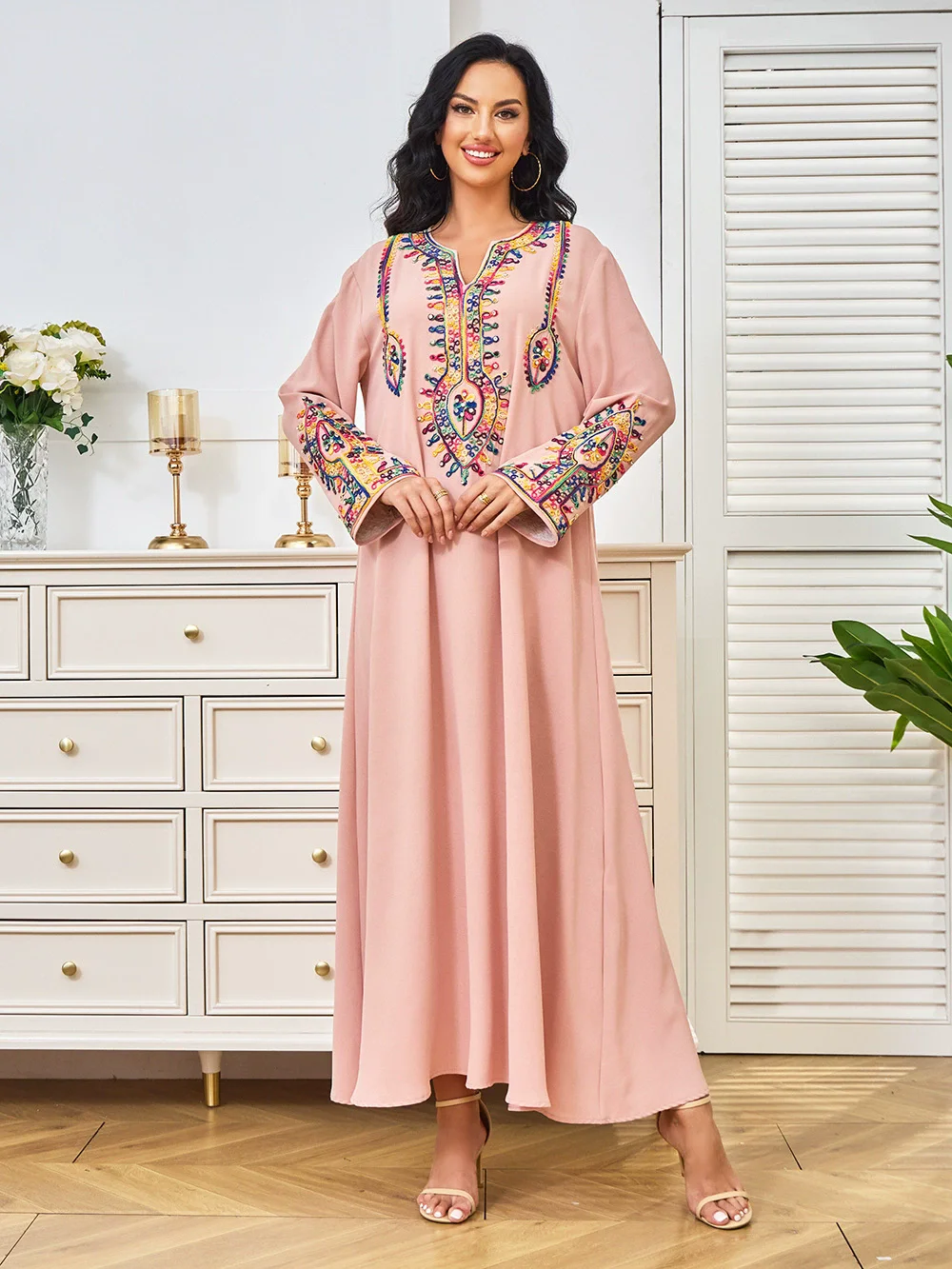 Middle Eastern clothing Muslim luxury fashion long robe women's long skirt new embroidery travel party evening dress dress
Middle Eastern clothing Muslim luxury fashion long robe women's long skirt new embroidery travel party evening dress dress