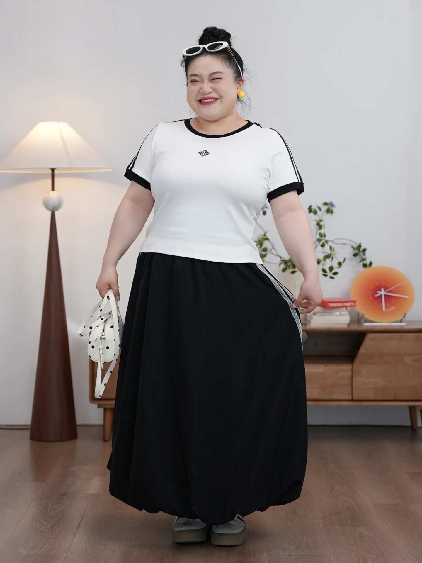 Color Block Embroidery Three Stripe Set Large Size Women's Fashion Casual Wear Short Sleeve round Neck Summer Outfit
Color Block Embroidery Three Stripe Set Large Size Women's Fashion Casual Wear Short Sleeve round Neck Summer Outfit
