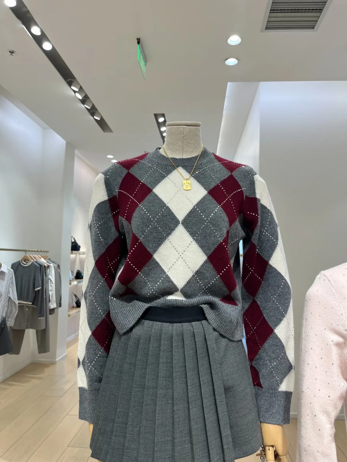 Вязаный свитер HEIDD M осенне-зимний, длинный, с ромбовидным узором, в студенческом стиле, теплый, для повседневной носки, из полиэфирного волокна, круглый вырез
Вязаный свитер HEIDD M осенне-зимний, длинный, с ромбовидным узором, в студенческом стиле, теплый, для повседневной носки, из полиэфирного волокна, круглый вырез