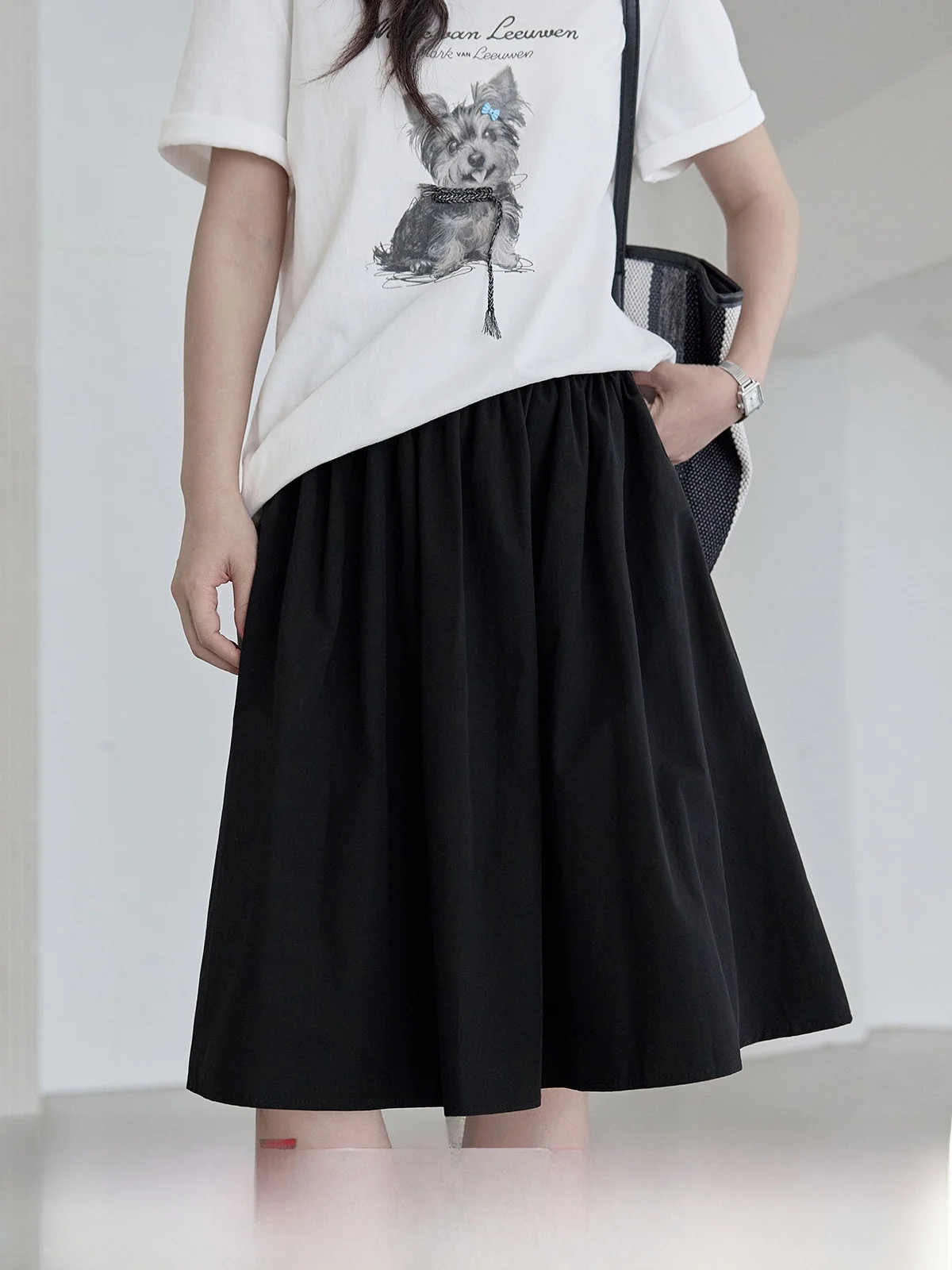 Black High Waist A-Line Skirt Women's Spring Summer New Folded Design Slimming Skirt Commute Korean Style Other Material
Black High Waist A-Line Skirt Women's Spring Summer New Folded Design Slimming Skirt Commute Korean Style Other Material