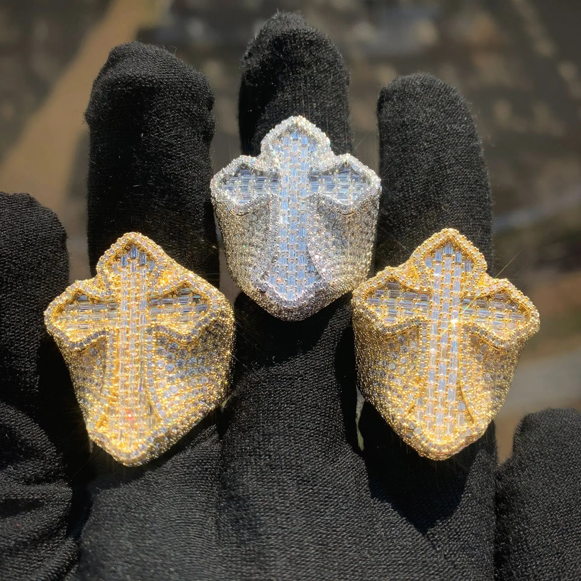 Hip Hop 3A+ Cubic Ziaconia Paved Bling Ice Out CZ Cross Ring Men Round Finger Rings Male Rapper Jewelry Gift Drop Shipping
Hip Hop 3A+ Cubic Ziaconia Paved Bling Ice Out CZ Cross Ring Men Round Finger Rings Male Rapper Jewelry Gift Drop Shipping