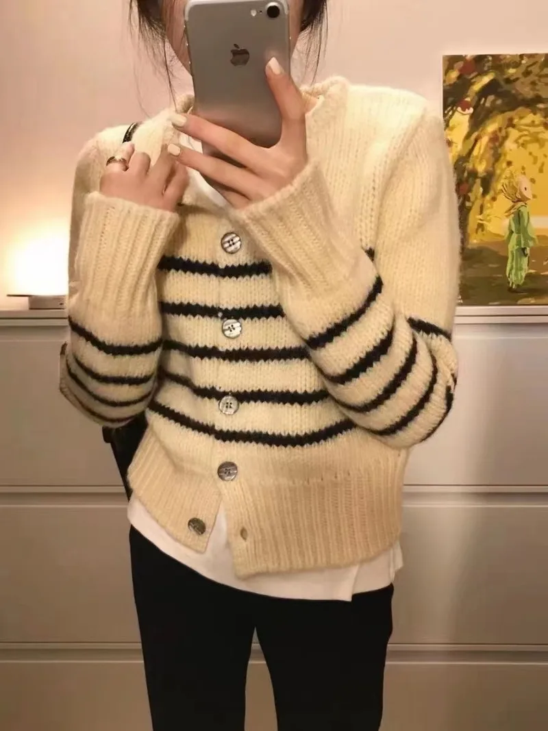 Miiiix Korean Fashion Striped Knitted Cardigan Jacket 2024 Women's Autumn Round Neck Loose Long Sleeved Top Female Clothing
Miiiix Korean Fashion Striped Knitted Cardigan Jacket 2024 Women's Autumn Round Neck Loose Long Sleeved Top Female Clothing