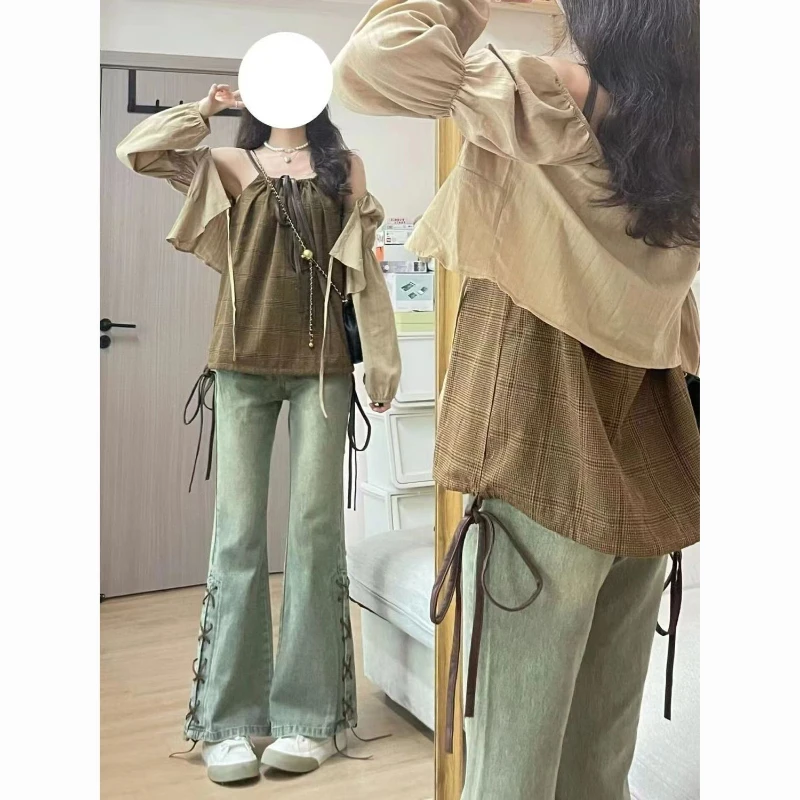 Джинсы для женщин с высокой талией, небольшой дизайн, расклешенные брюки с разрезом на бретельках
Джинсы для женщин с высокой талией, небольшой дизайн, расклешенные брюки с разрезом на бретельках