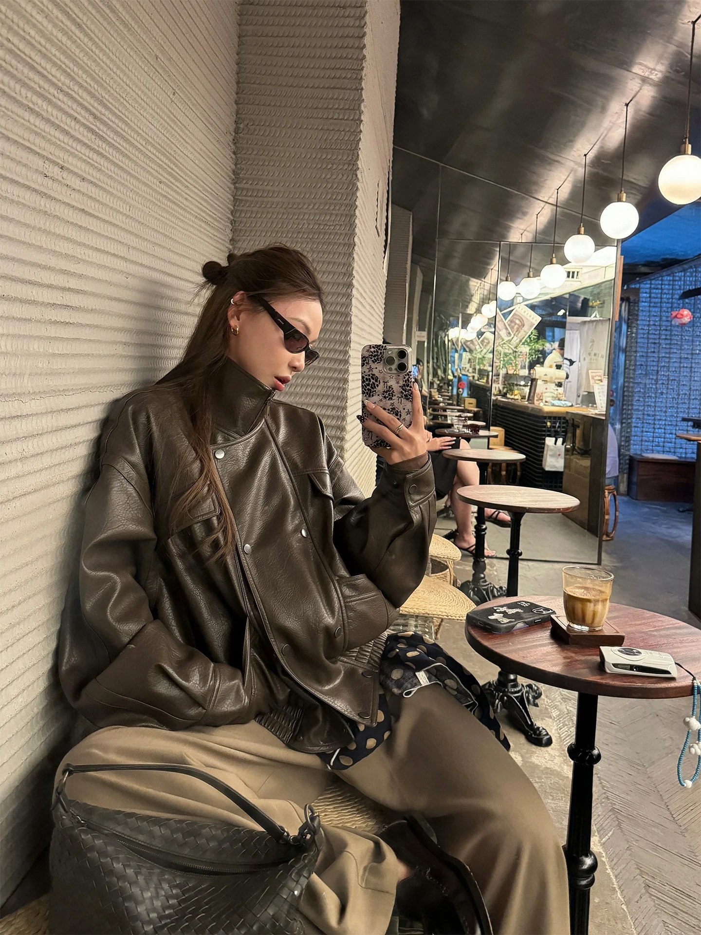 Кожаная куртка Obliviate Heavyweight из высококачественного полиуретана: модная женская куртка для осеннего сезона – незаменимый элемент гардероба
Кожаная куртка Obliviate Heavyweight из высококачественного полиуретана: модная женская куртка для осеннего сезона – незаменимый элемент гардероба