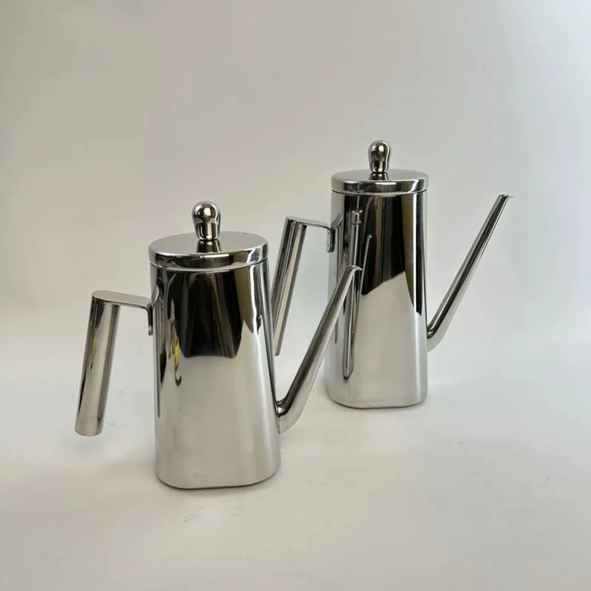 Kitchen oil pot 304 stainless steel oil pot large capacity household oil tank kitchen supplies
Kitchen oil pot 304 stainless steel oil pot large capacity household oil tank kitchen supplies